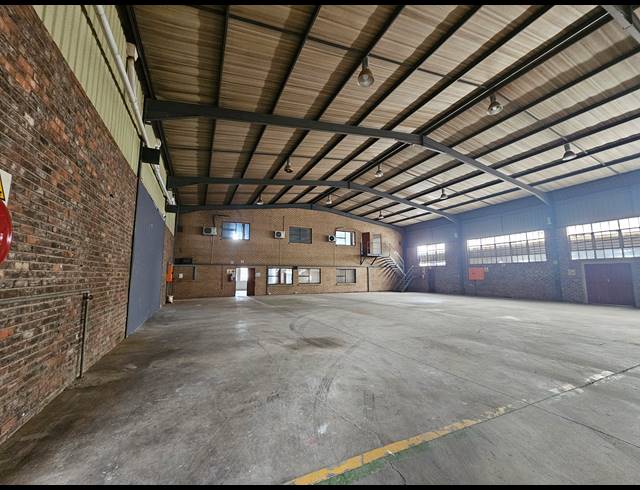 1,880M² WAREHOUSE TO LET IN MEADOWDALE